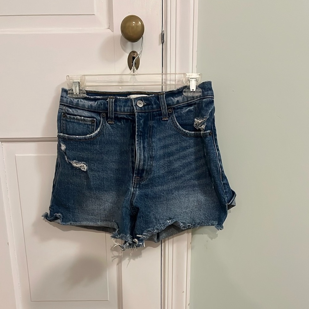 Abercrombie and Fitch High Rise Curve Love Mom short